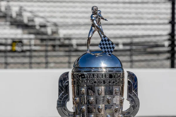 Borg Warner Trophy Sits Front Pagoda Indianapolis Motor Speedway Plays — Stock Photo, Image