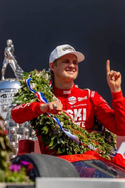 İsveç 'in Kumla kentinden MARCUS ERICSSON (8) Indianapolis Motor Yarış Pisti' nde Indianapolis 500 'ü kazandı..