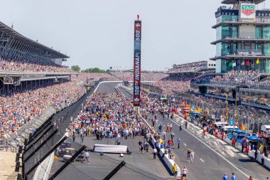Indianapolis Motor Speedway Indianapolis, MI, ABD 'de Indianapolis 500 için INDYCAR Serisi' ne ev sahipliği yapmaktadır..
