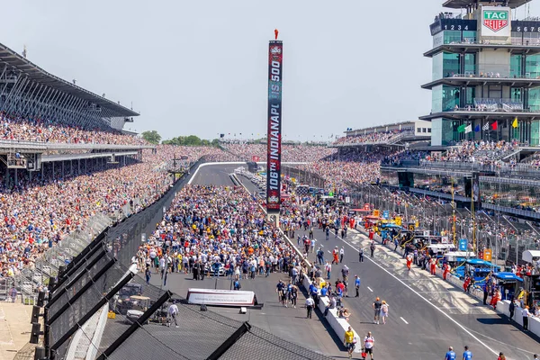 Indianapolis Motor Speedway Indianapolis, MI, ABD 'de Indianapolis 500 için INDYCAR Serisi' ne ev sahipliği yapmaktadır..