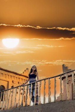 Fas, Afrika 'da muhteşem bir model poz veriyor.