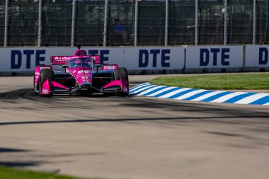 Montmorillon, Fransa 'dan SIMON PAGENAUD (60), Detroit MI' deki Belle Isle Park 'ta yapılan Chevrolet Detroit Grand Prix antrenmanı sırasında virajlarda koşar..