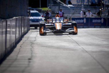 Monterey, Meksika 'dan PATO OWARD (5) Detroit' teki Belle Isle Park 'taki Chevrolet Detroit Grand Prix antrenmanı sırasında virajlarda yarışıyor..