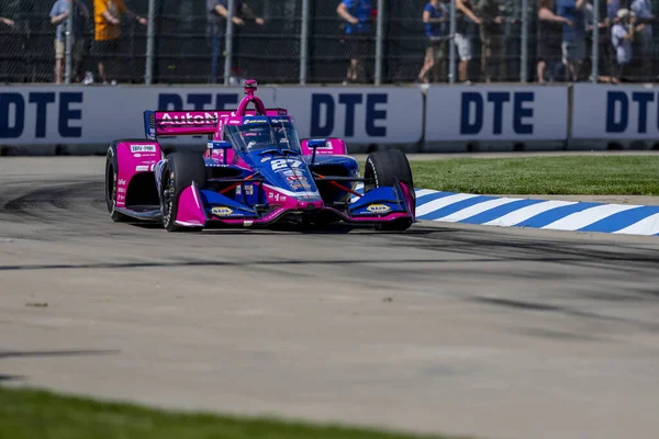 Nevada City, Kaliforniya 'dan ALEXANDER ROSSI (27) Detroit' teki Belle Isle Park 'taki Chevrolet Detroit Grand Prix antrenmanı sırasında virajlarda koşuyor..