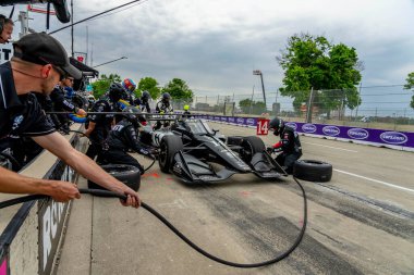 KYLE KIRKWOOD (14) (R) (Jüpiter, Florida) Detroit 'teki Belle Isle Park' taki Chevrolet Detroit Grand Prix sırasında arabasını servise getirir..