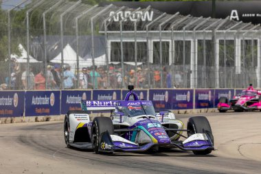 Tokyo, Japonya 'dan TAKUMA SATO (51) Detroit' teki Belle Isle Park 'ta yapılan Chevrolet Detroit Grand Prix sırasında virajlarda yarıştı..