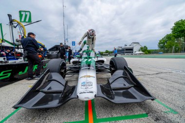 Cambridge, İngiltere 'den CALLUM LLOTT (77) (R) (Plymouth WI' de Road America 'da Sonsio Grand Prix için pratik yapmaya hazırlanıyor..