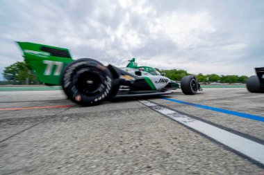 Cambridge, İngiltere 'den CALLUM LLOTT (77) (R) (Plymouth WI' de Road America 'da Sonsio Grand Prix için pratik yapmaya hazırlanıyor..