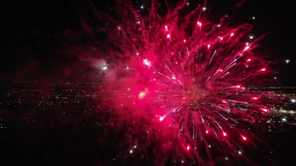 Luchtfoto Van Juli Viering Met Vuurwerk Ontploft Lucht Het Donker — Stockvideo