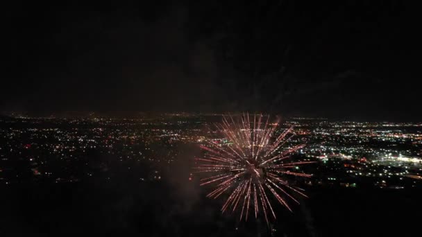 Вид Воздуха Празднование Июля Фейерверками Взрывающимися Воздухе После Наступления Темноты — стоковое видео
