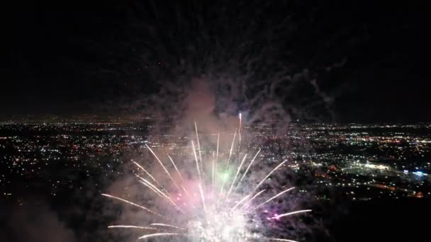 Luftaufnahme Der Feier Zum Juli Mit Feuerwerk Das Nach Einbruch — Stockvideo