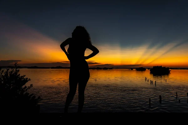 Beautiful Nude Latin Model Silhouetted She Poses Rising Sun Her — Stock Photo, Image