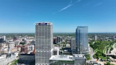 Milwaukee, Wisconsin 'in havadan görünüşü. Milwaukee, ABD 'nin Wisconsin eyaletinin en kalabalık şehridir.