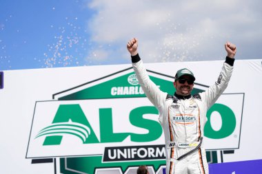 Josh Berry, Concord, NC 'de Charlotte Motor Yarış Pistinde Alsco Üniformaları 300' ü kazandı..