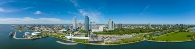 Milwaukee, Wisconsin 'in havadan görünüşü. Milwaukee, ABD 'nin Wisconsin eyaletinin en kalabalık şehridir.
