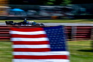 TATIANA CALDERON (11) (R) (Bogota, Kolombiya) Lexington OH 'daki Orta Ohio Spor Otomobil Kursu' nda Honda Indy 200 antrenmanı sırasında virajlarda koşar..