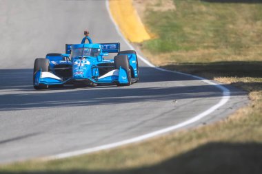 Barcelona, İspanya 'dan ALEX PALOU (10), Lexington OH' daki Orta Ohio Spor Araba Kursu 'nda düzenlenen Honda Indy 200 antrenmanı sırasında virajlarda koşuyor..