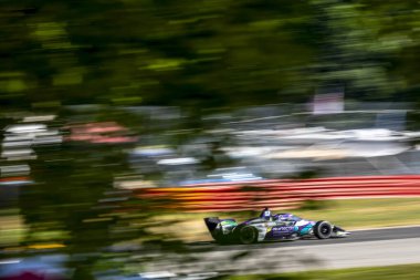 Tokyo, Japonya 'dan TAKUMA SATO (51), Lexington OH' daki Orta Ohio Spor Otomobili 'nde Honda Indy 200 antrenmanı sırasında virajlarda koşuyor..