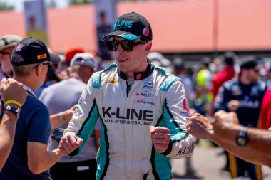 Stouffville, Kanada 'dan DALTON KELLETT (4), ABD' nin Lexington kentindeki Orta Ohio Spor Otomobil Sahası 'nda Honda Indy 200 için yarışmadan önce taraftarlara tanıtıldı..