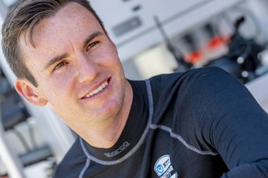 Jüpiter, Florida 'dan KYLE KIRKWOOD (14) (R), Lexington OH' daki Ohio Spor Otomobil Sahasında Honda Indy 200 için yarışmaya hazırlanıyor..