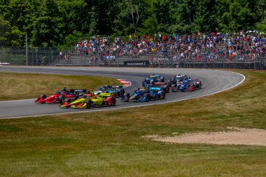 INDYCAR ekipleri yeşil bayrağı alırken, Orta Ohio Spor Araba Kursu Lexington, OH, ABD 'de Honda Indy 200' de ev sahipliği yapıyor..