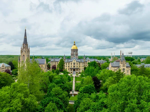 Cúpula Dourada Topo Edifício Main Universidade Notre Dame — Fotografia de Stock