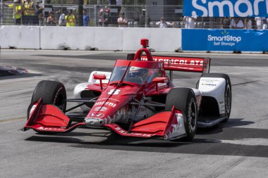 Kumla, İsveç 'ten MARCUS ERICSSON (8), Toronto' daki Toronto Caddeleri Sergi Salonu 'nda Honda Indy Toronto için yapılan bir alıştırma sırasında virajlardan geçiyor..