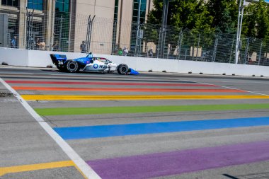 KRİSTİAN LUNDGAARD (30) (R) (Hedensted, Danimarka) Toronto 'da Toronto Caddeleri' ndeki Honda Indy Toronto Sergisi için yapılan bir uygulama sırasında virajlardan geçer..