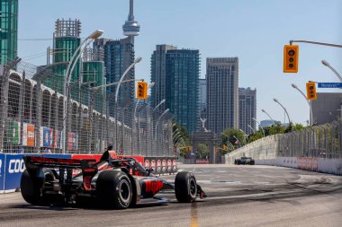 Bassingham, İngiltere 'den Jack HARVEY (45) Toronto' daki Toronto Caddeleri Sergisi 'ndeki Honda Indy Toronto antrenmanı sırasında virajlardan geçiyor..