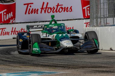 Cambridge, İngiltere 'den CALLUM LLOTT (77) (R) Toronto' daki Toronto Caddeleri Sergisi 'nde Honda Indy Toronto için yapılan bir çalışma sırasında virajlardan geçer..