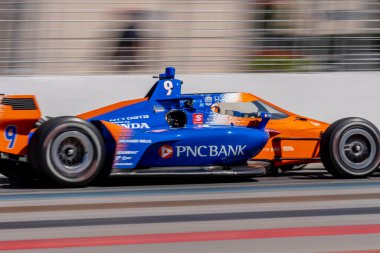SCOTT DIXON (9) of Auckland, New Zealand travels through the turns during a practice for the Honda Indy Toronto at the Streets of Toronto Exhibition Place in Toronto ON.