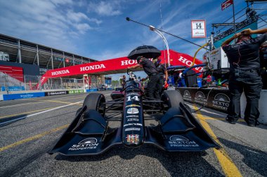 Jüpiter, Florida 'dan KYLE KIRKWOOD (14) (R) Toronto' daki Toronto Caddeleri Sergisi 'nde Honda Indy Toronto için pratik yapmaya hazırlanıyor..