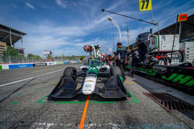Cambridge, İngiltere 'den CALLUM LLOTT (77) (R), Toronto' daki Toronto Caddeleri Sergisi 'nde Honda Indy Toronto için pratik yapmaya hazırlanıyor..