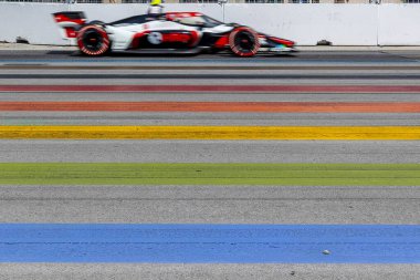 Şikago, Illinois 'den DAVID MALUKAS (18) (R) Toronto' daki Toronto Caddeleri 'ndeki Honda Indy Toronto' da düzenlenen bir prova oturumunda dönüşler boyunca seyahat ediyor..