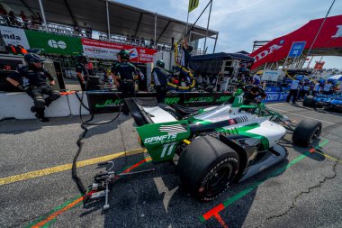 Cambridge, İngiltere 'den CALLUM LLOTT (77) (R), Toronto' daki Toronto Caddeleri Sergisi 'nde Honda Indy Toronto için pratik yapmaya hazırlanıyor..