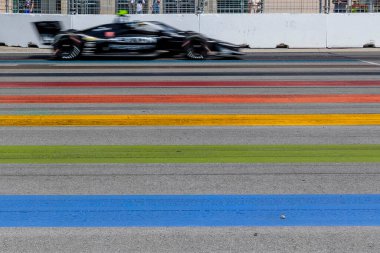 KYLE KIRKWOOD (14) (R) (Jüpiter, Florida) Toronto 'da Toronto Caddeleri' ndeki Honda Indy Toronto Sergisi 'nin antrenman oturumu sırasında virajlardan geçer..