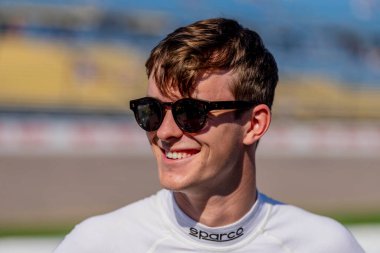 Cambridge, İngiltere 'den CALLUM LLOTT (77) (R), ABD' nin Newton kentindeki Iowa Speedway 'de 300 çiftçiye Hy-Vee Saltue dalında yarışmaya hak kazandı..