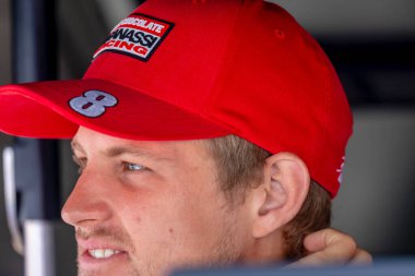 MARCUS ERICSSON (8) of Kumla, Sweden qualifies for the Hy-Vee Saltue To Farmers 300 at Iowa Speedway in Newton, IA, USA.