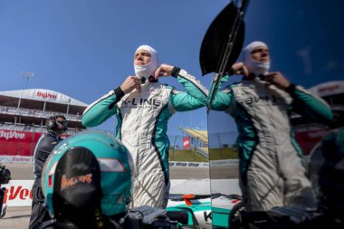 Kanada 'nın Stouffville kentinden DALTON KELLETT (4), ABD' nin Newton kentindeki Iowa Speedway 'de 300 çiftçiye Hy-Vee Saltue yarışına katılmaya hak kazandı..