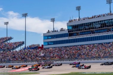 İsviçre Cenevre 'nin Romain GROSJEAN (28), Newton IA' daki Iowa Speedway 250 pistinde HY-VEEDEALS.COM sırasında yarışır..