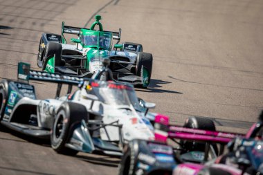 Cambridge, İngiltere 'den CALLUM LLOTT (77) (R), Newton IA' daki Iowa Speedway 250 'de HY-VEEDEALS.COM sırasında dönüşler boyunca yarışır..