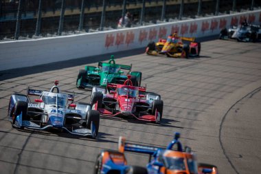 İsveç 'in Kumla kentinden MARCUS ERICSSON (8), Newton IA' daki Iowa Speedway 250 HY-VEEDEALS.COM sırasında dönüşlerde yarışır..