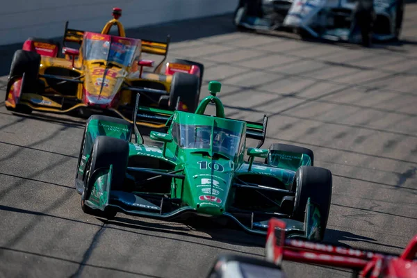 Barcelona, İspanya 'dan ALEX PALOU (10), Newton IA' daki Iowa Speedway 'de HY-VEEDEALS.COM 250 sırasında virajlarda yarışıyor..