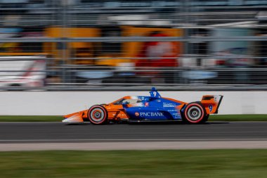 SCOTT DIXON (9) of Auckland, New Zealand travels through the turns during a practice for the Gallagher Grand Prix at the Indianapolis Motor Speedway in Indianapolis IN.