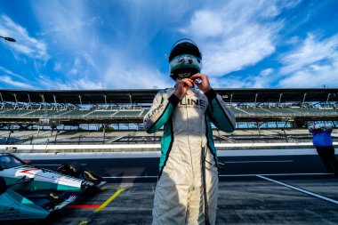 Kanada, Stouffville 'den DALTON KELLETT (4) Indianapolis' teki Indianapolis Motor Yarış Pisti 'nde Gallagher Grand Prix için antrenman yapmaya hazırlanıyor..