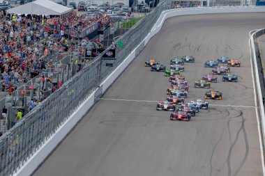 The INDYCAR field takes the green flag for the Bommarito Automotive Group 500 at the World Wide Technology Raceway in Madison, IL, USA.