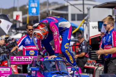 Nevada City, Kaliforniya 'dan ALEXANDER ROSSI (27), Monterey' deki WeatherTech Pisti Laguna Seca 'da Monterey' in Firestone Grand Prix 'i için pratik yapmaya hazırlanıyor..