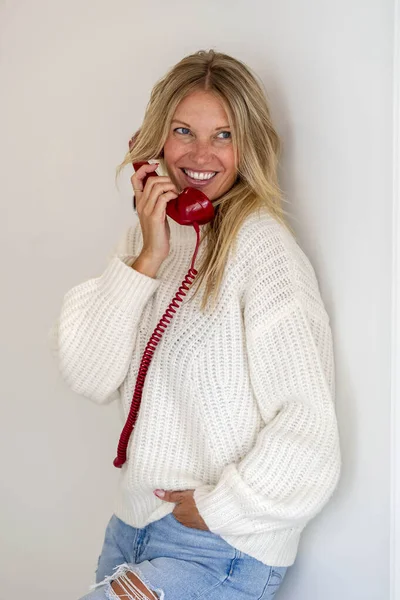 Gorgeous Blonde Model Talks Phone Showing Emotion Home Environment — Stock Fotó