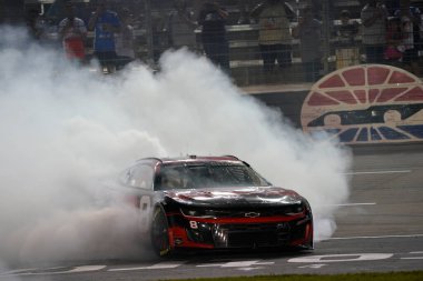 Tyler Reddick Fort Worth, TX, ABD 'de Oto Tüccarı EchoPark Otomotiv 500' ü kazandı..
