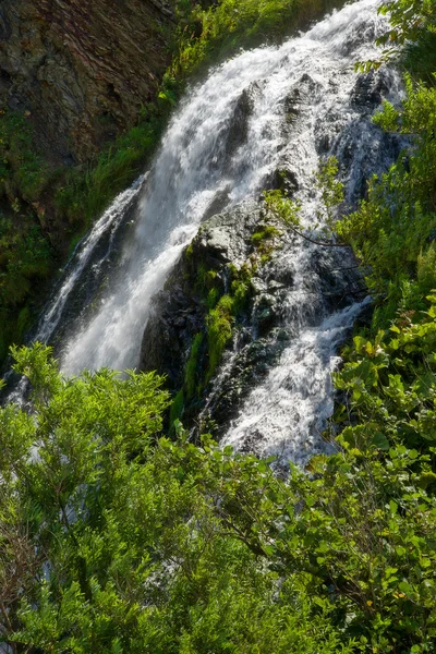 şelale. Sahalin.